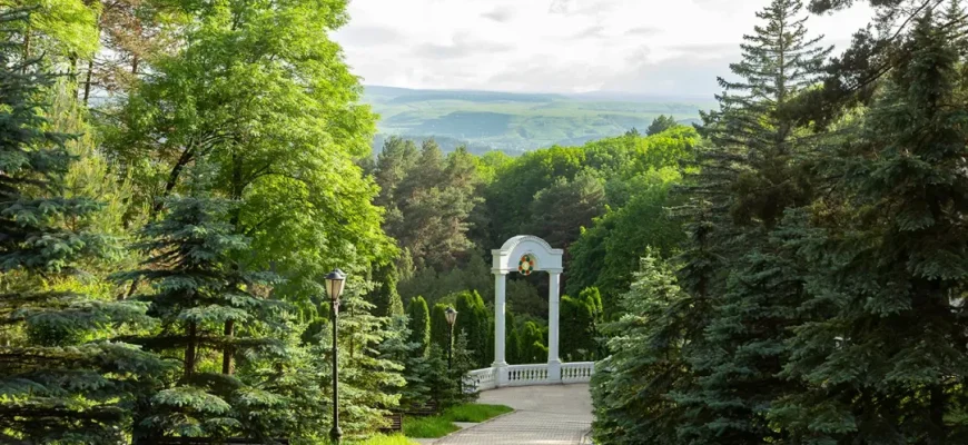 garmonizatsiya prirodnogo landshafta i arhitekturnoy sredy kurortov kmv